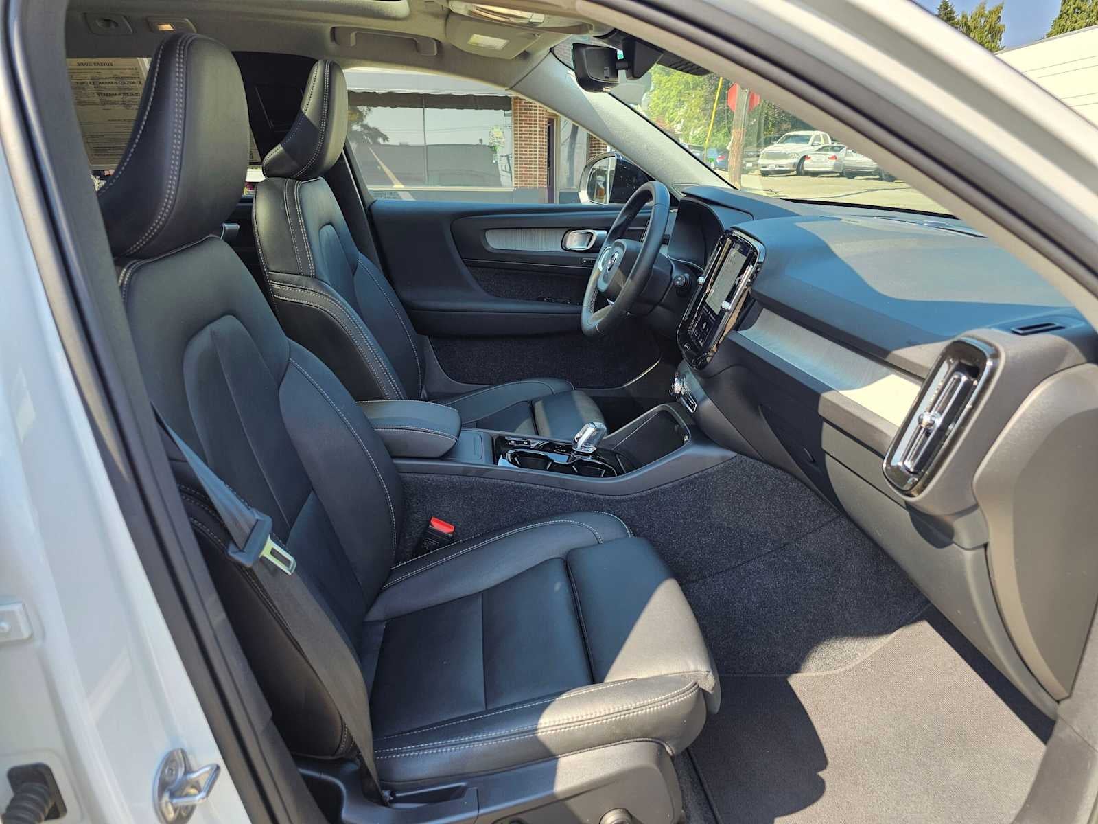 2025 Volvo XC40 Ultra Dark Theme