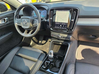 2025 Volvo XC40 Ultra Dark Theme