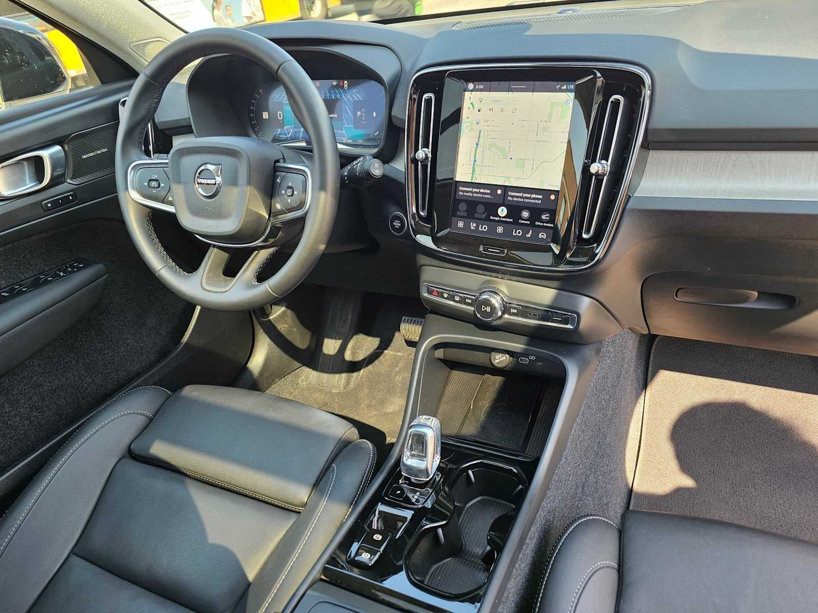 2025 Volvo XC40 Ultra Dark Theme