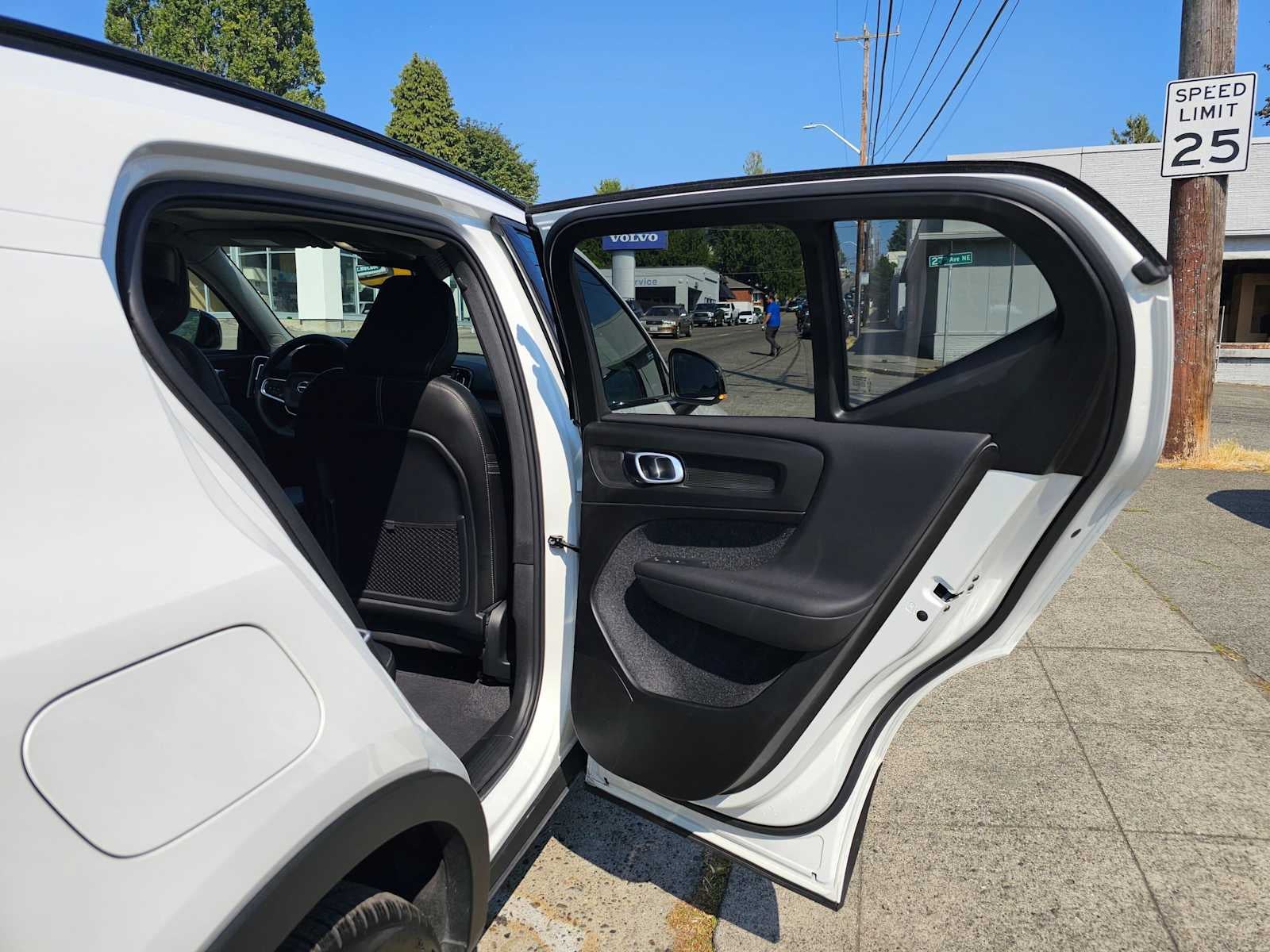 2025 Volvo XC40 Ultra Dark Theme