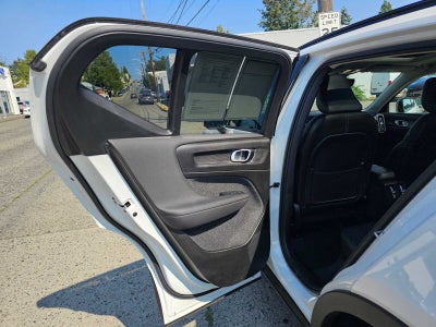 2025 Volvo XC40 Ultra Dark Theme