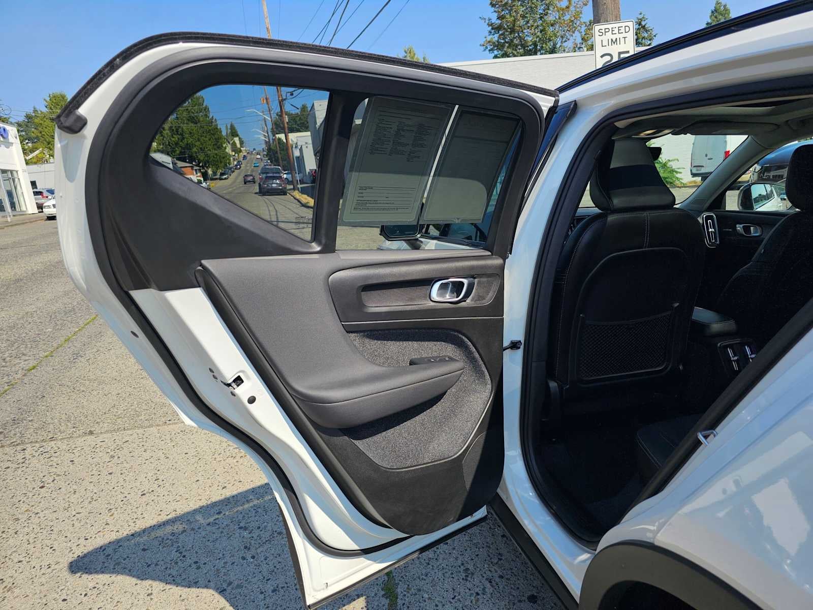 2025 Volvo XC40 Ultra Dark Theme
