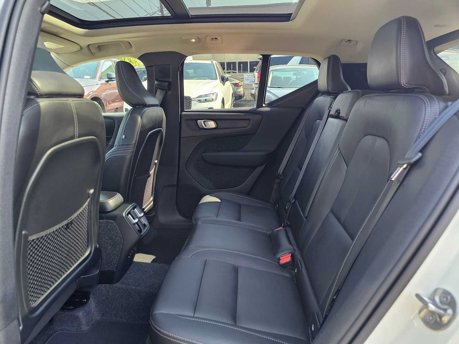 2025 Volvo XC40 Ultra Dark Theme