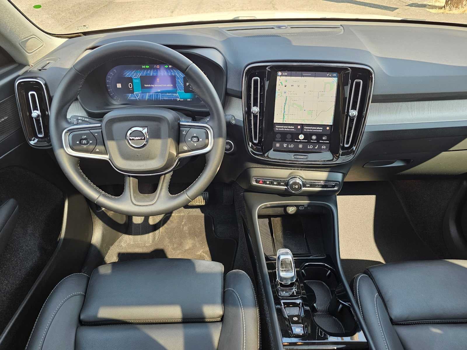 2025 Volvo XC40 Ultra Dark Theme