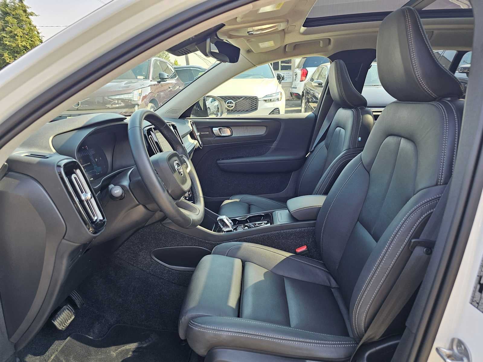 2025 Volvo XC40 Ultra Dark Theme