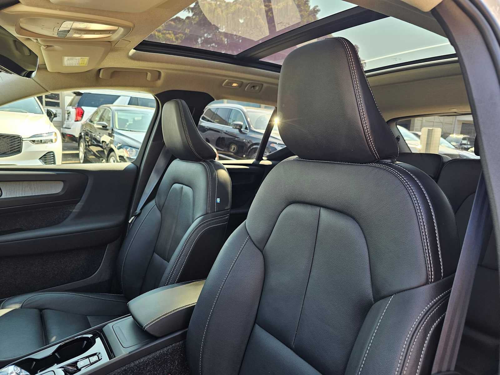 2025 Volvo XC40 Ultra Dark Theme