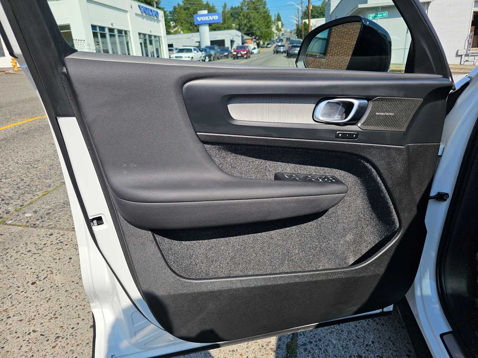 2025 Volvo XC40 Ultra Dark Theme
