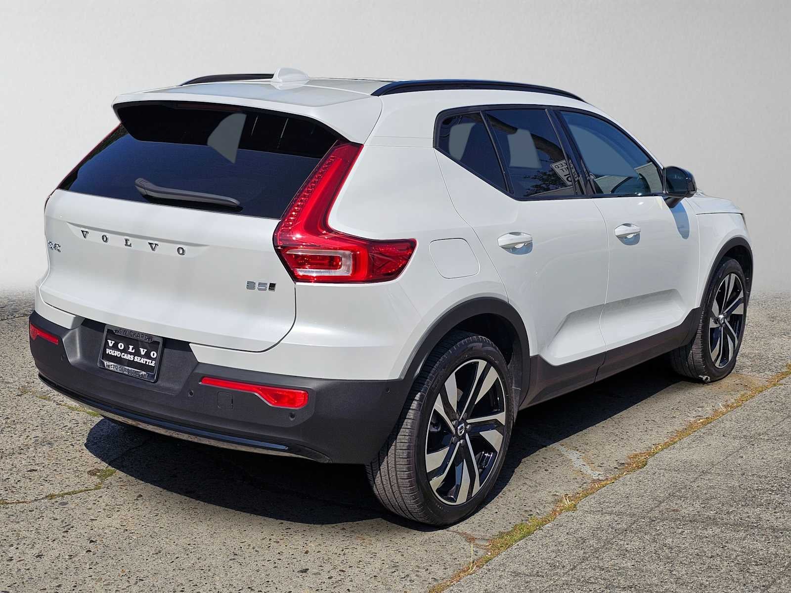 2025 Volvo XC40 Ultra Dark Theme