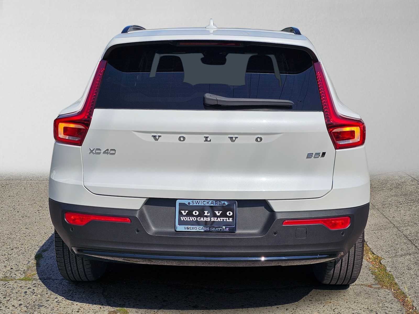 2025 Volvo XC40 Ultra Dark Theme