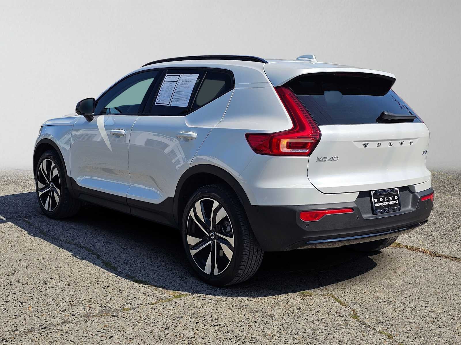 2025 Volvo XC40 Ultra Dark Theme