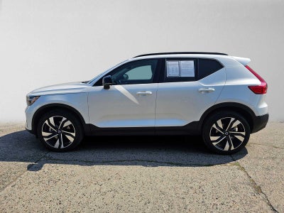 2025 Volvo XC40 Ultra Dark Theme