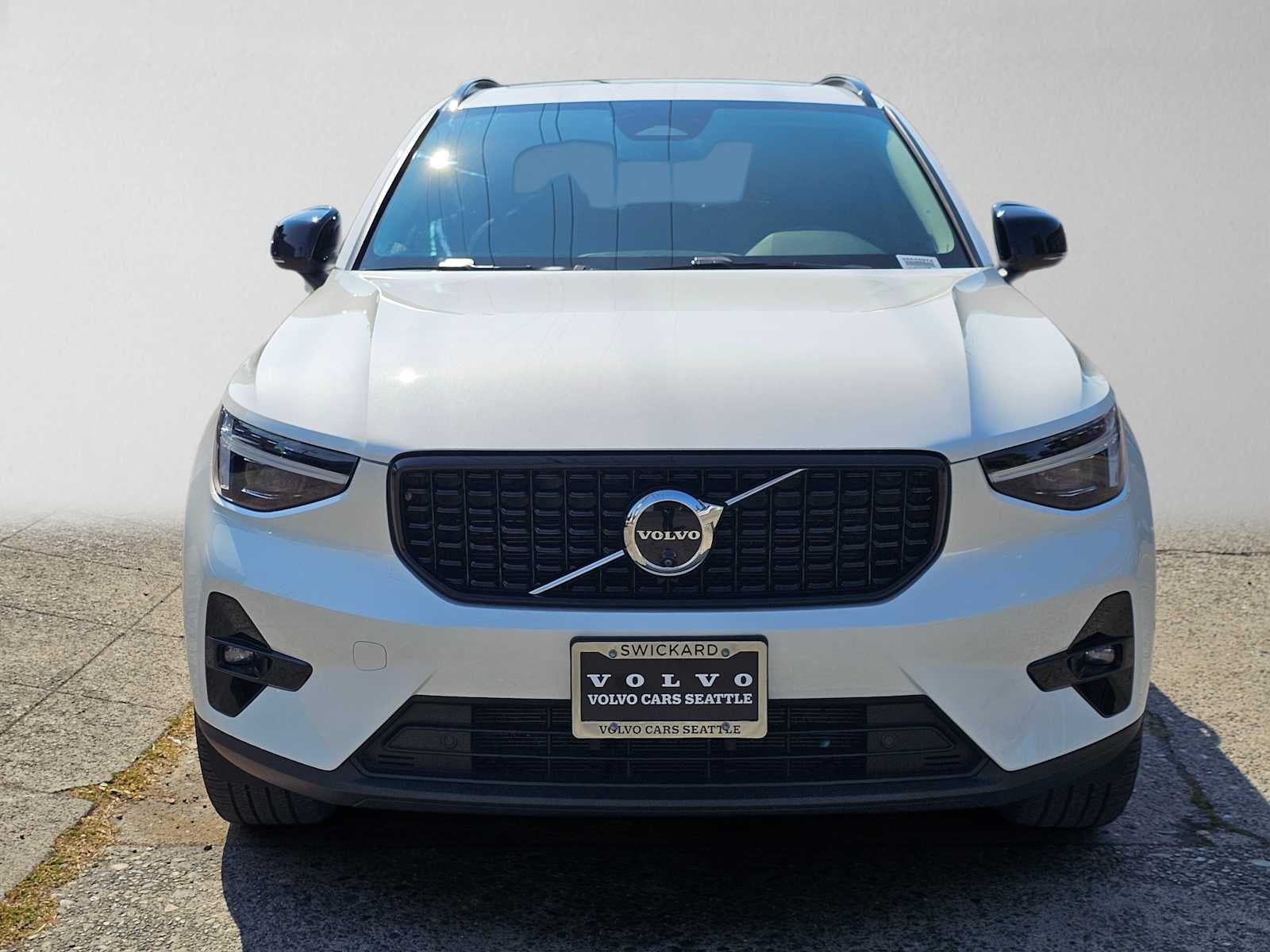2025 Volvo XC40 Ultra Dark Theme
