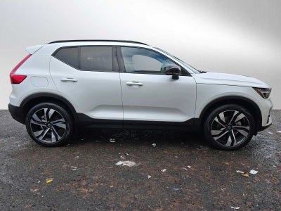 2024 Volvo XC40 Ultimate Dark Theme