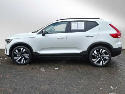 2024 Volvo XC40 Ultimate Dark Theme