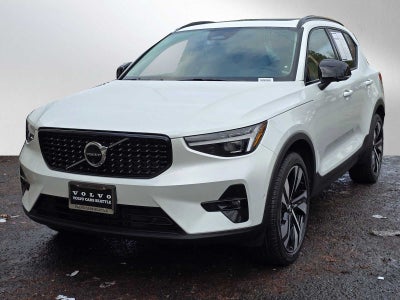2024 Volvo XC40 Ultimate Dark Theme