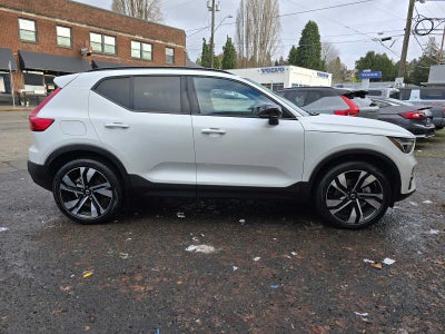 2024 Volvo XC40 Ultimate Dark Theme