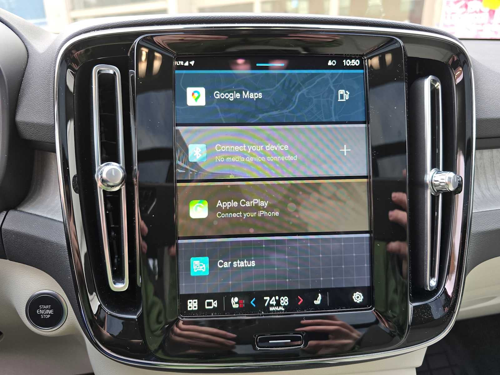 2024 Volvo XC40 Ultimate Dark Theme