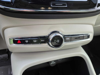 2024 Volvo XC40 Ultimate Dark Theme