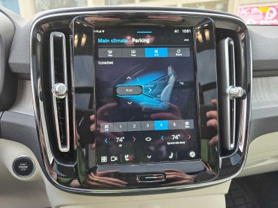 2024 Volvo XC40 Ultimate Dark Theme