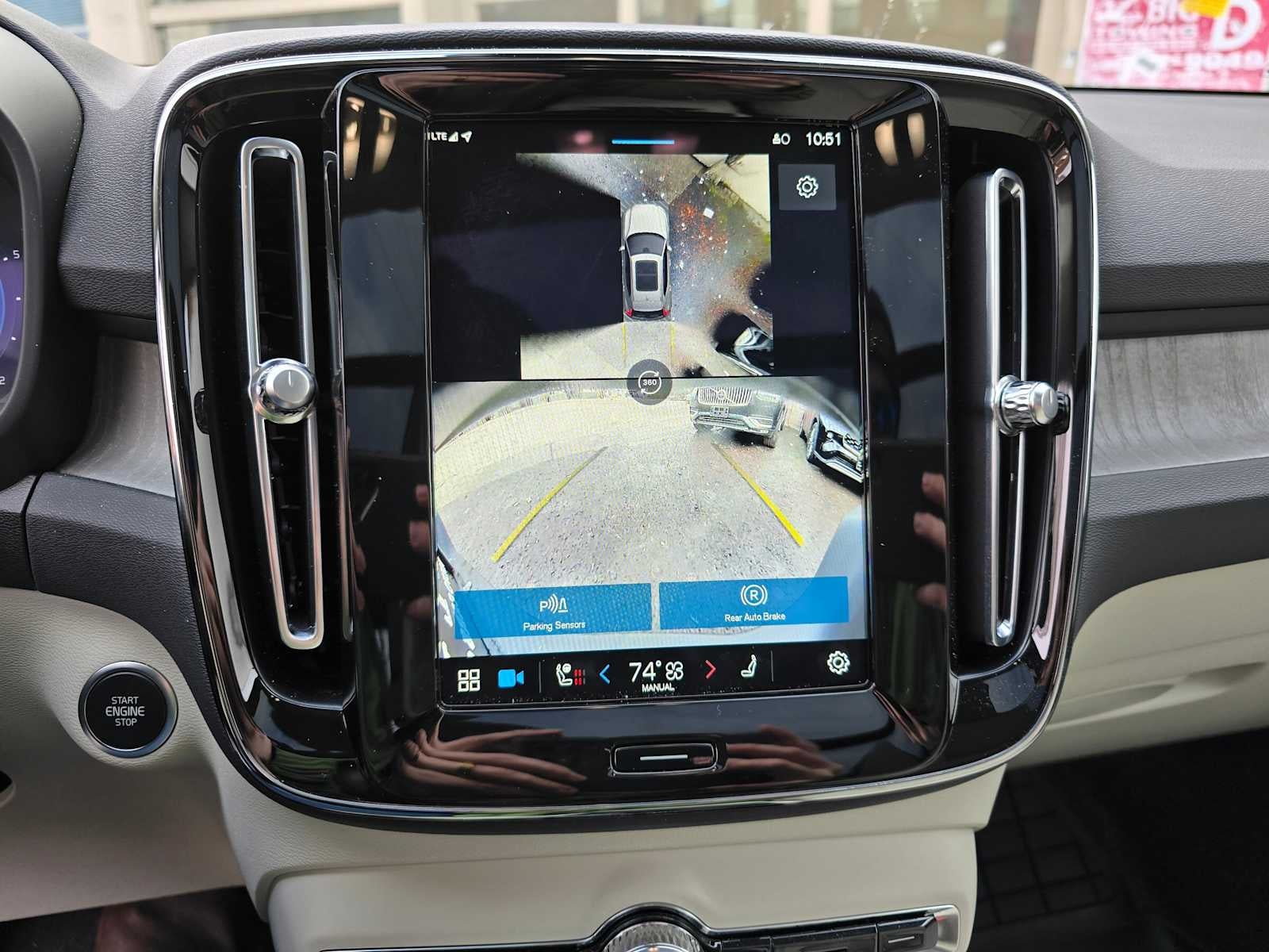 2024 Volvo XC40 Ultimate Dark Theme