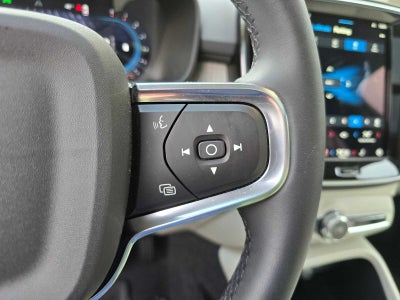 2024 Volvo XC40 Ultimate Dark Theme