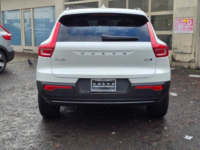 2024 Volvo XC40 Ultimate Dark Theme