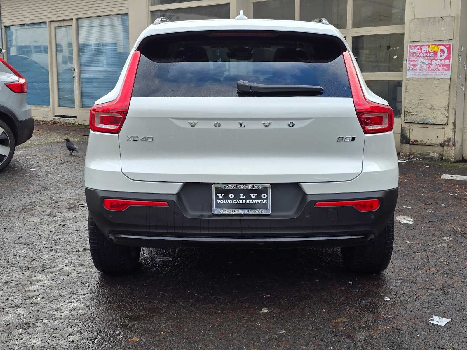 2024 Volvo XC40 Ultimate Dark Theme