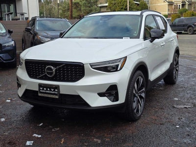 2024 Volvo XC40 Ultimate Dark Theme