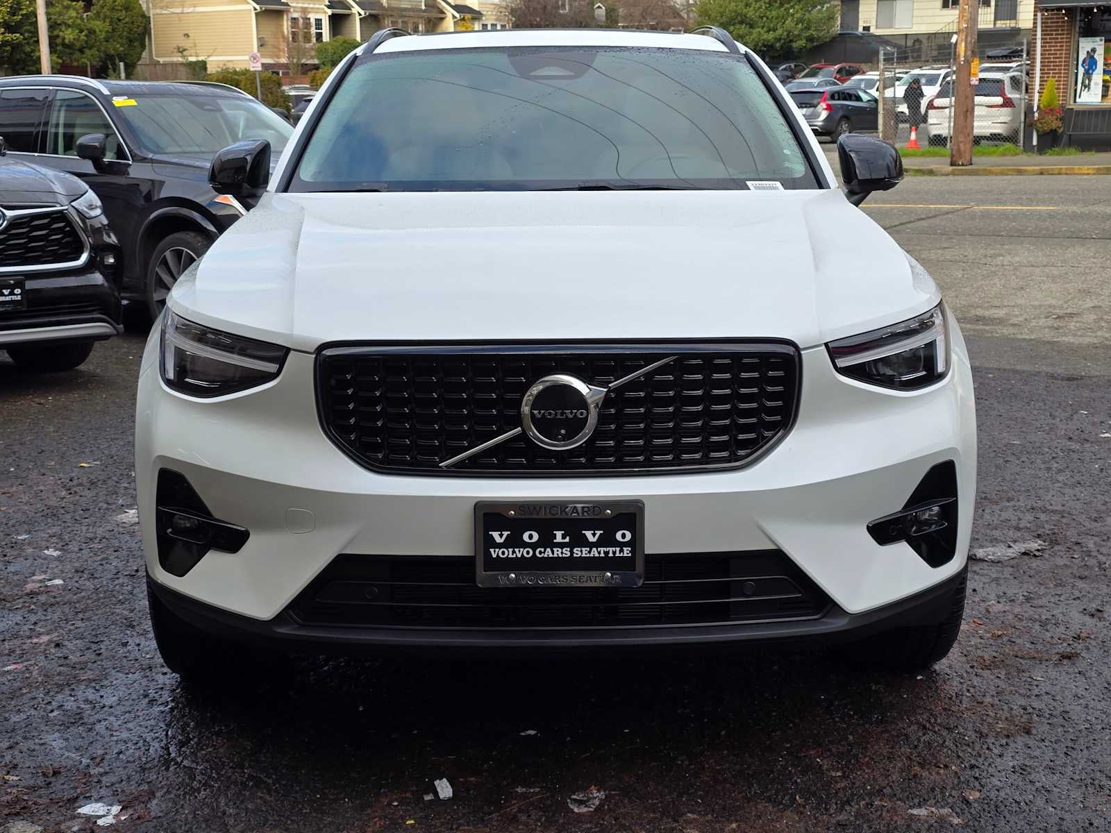 2024 Volvo XC40 Ultimate Dark Theme