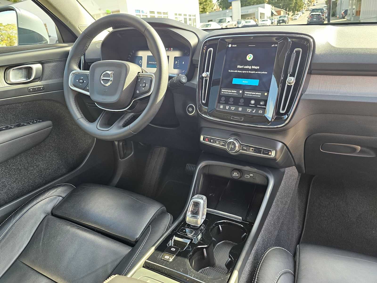 2023 Volvo XC40 Plus Bright Theme