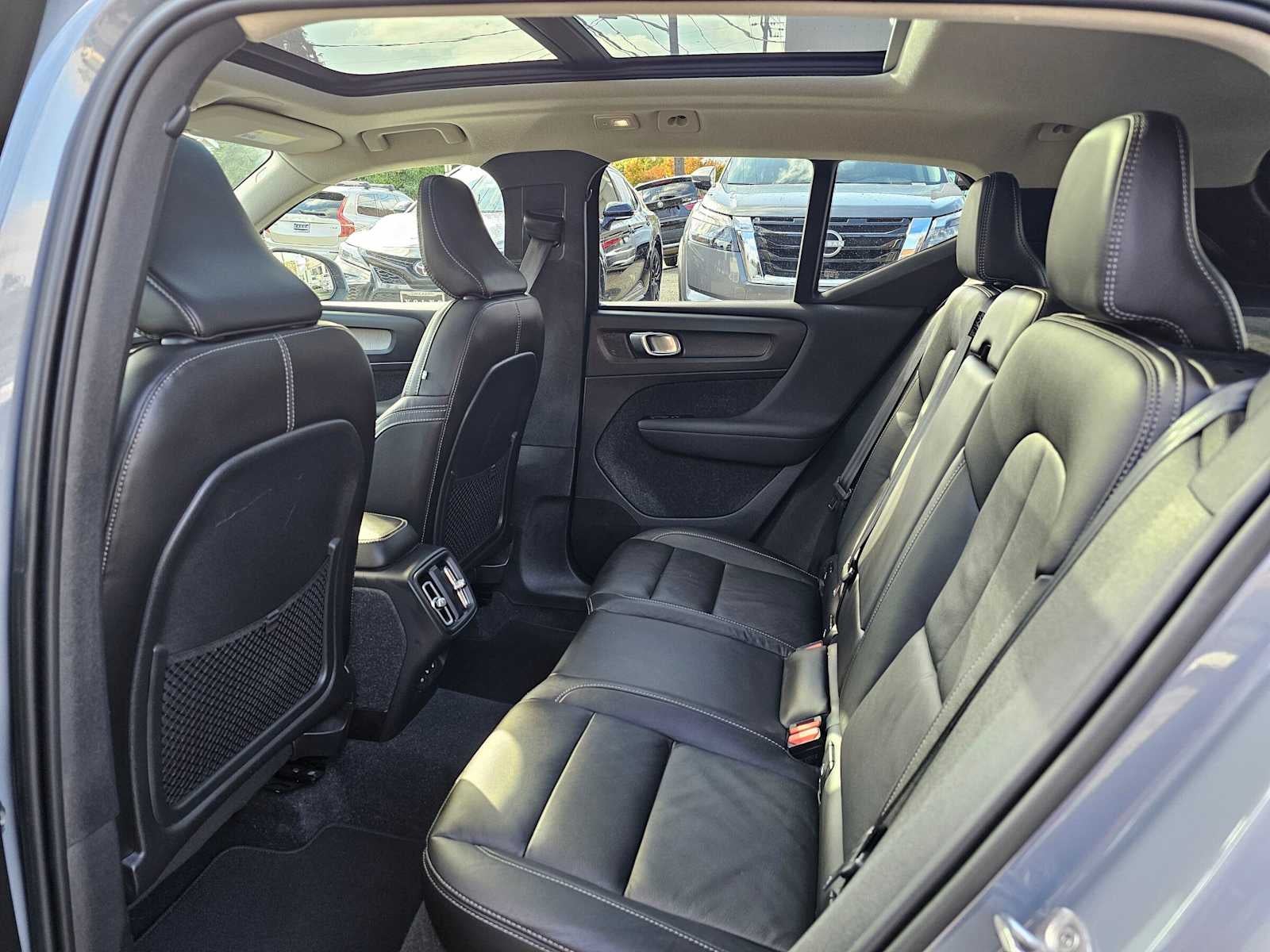 2023 Volvo XC40 Plus Bright Theme