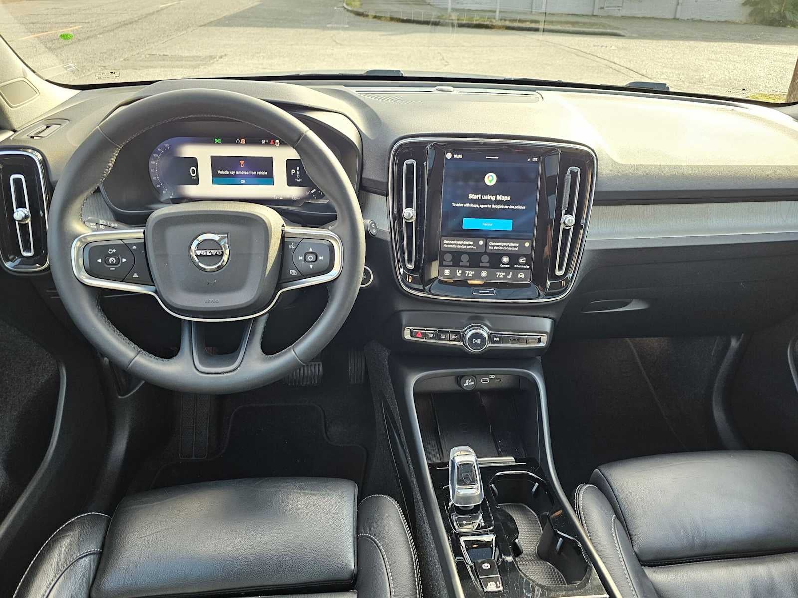 2023 Volvo XC40 Plus Bright Theme