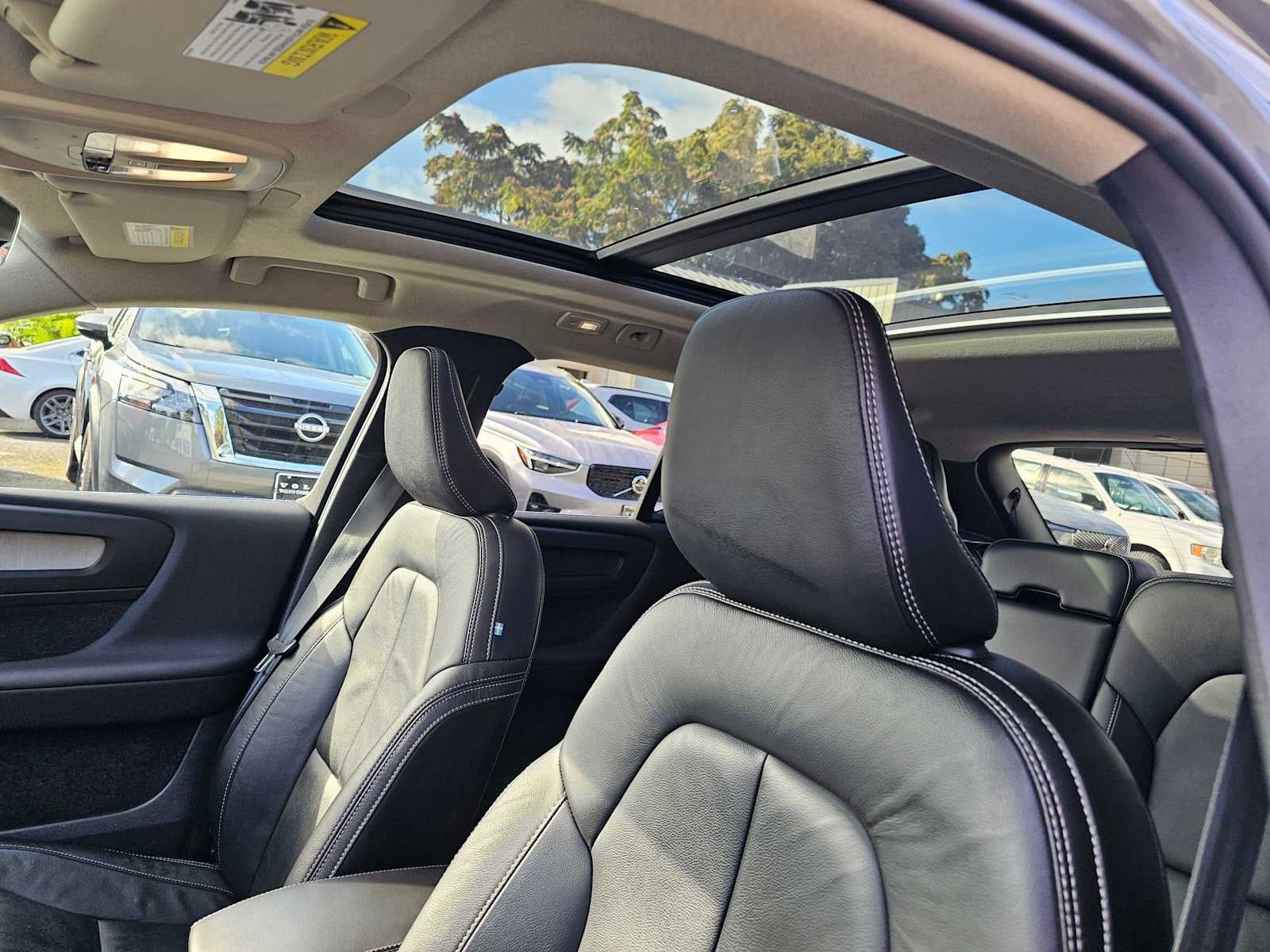 2023 Volvo XC40 Plus Bright Theme