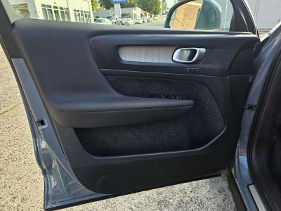2023 Volvo XC40 Plus Bright Theme