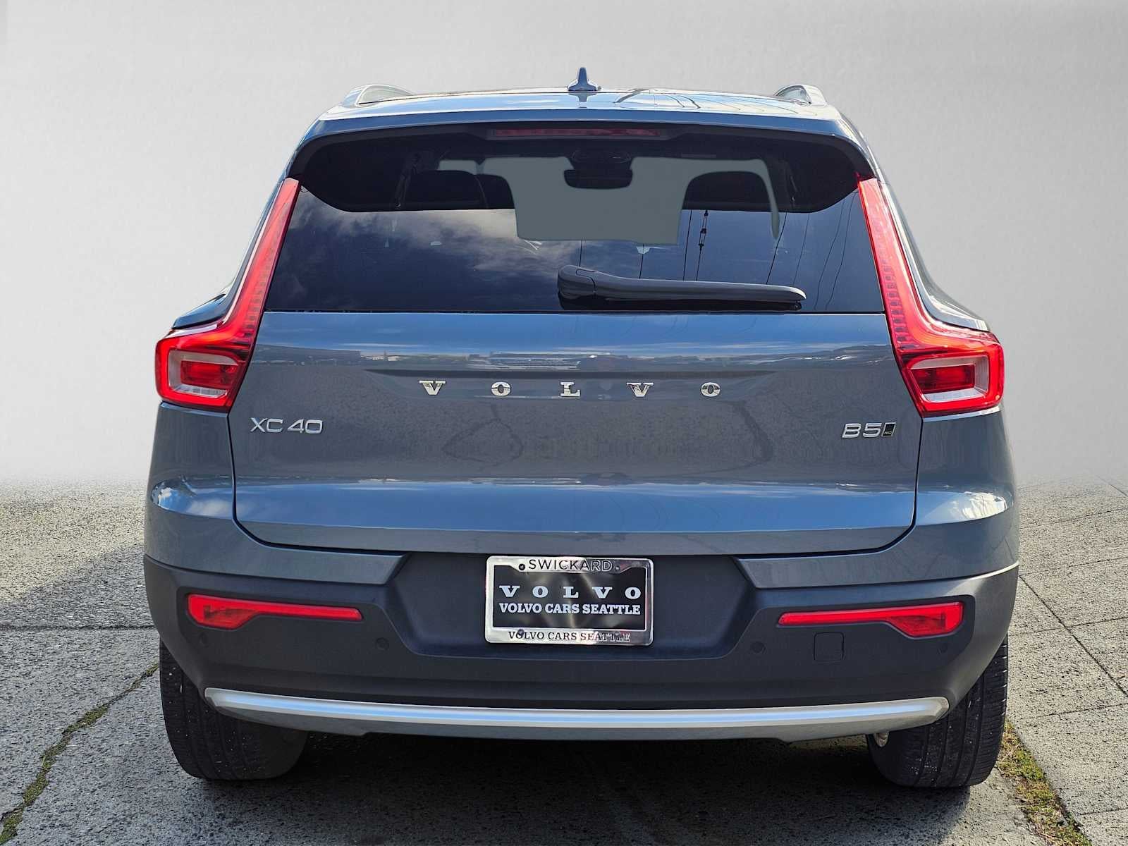 2023 Volvo XC40 Plus Bright Theme