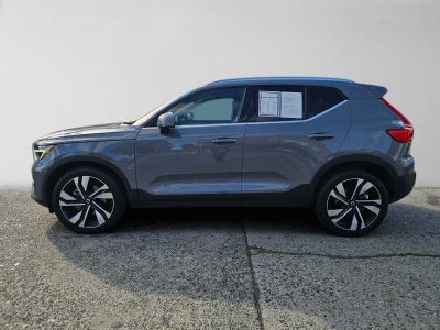 2023 Volvo XC40 Plus Bright Theme