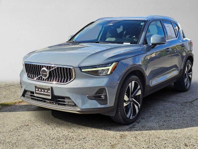 2023 Volvo XC40 Plus Bright Theme