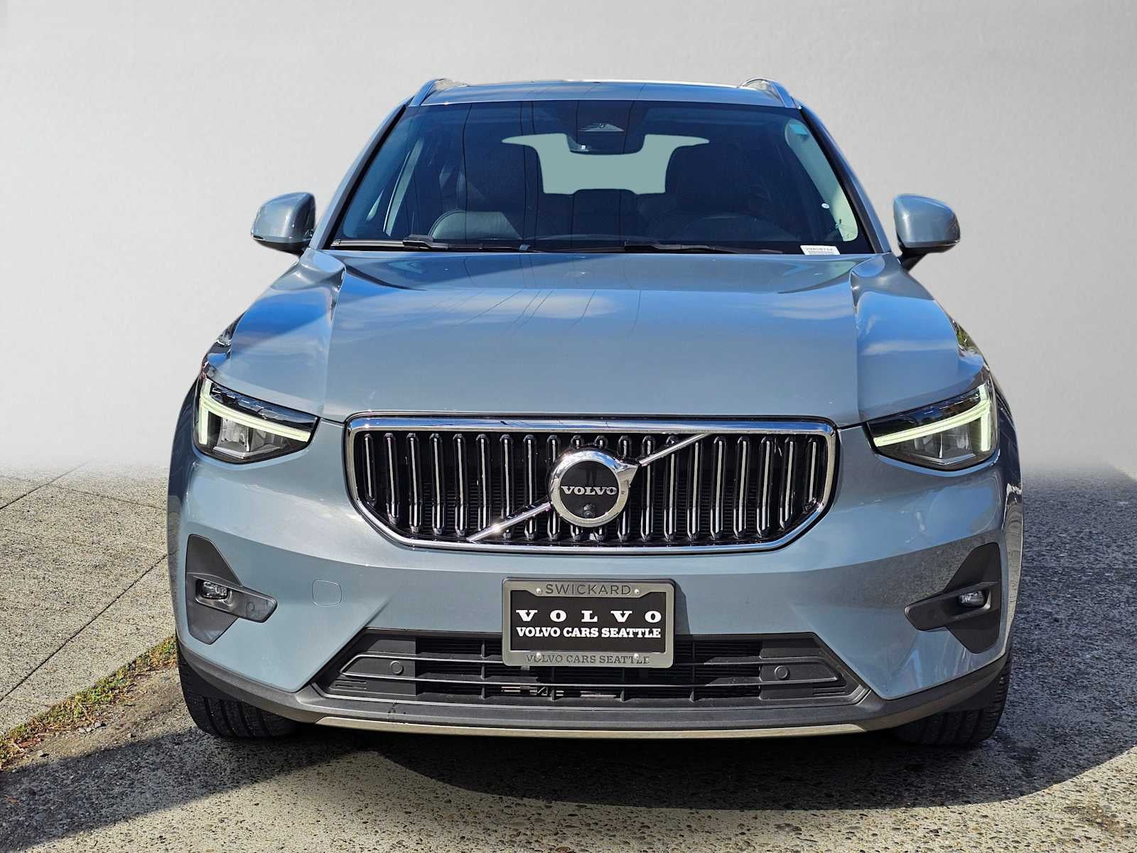 2023 Volvo XC40 Plus Bright Theme
