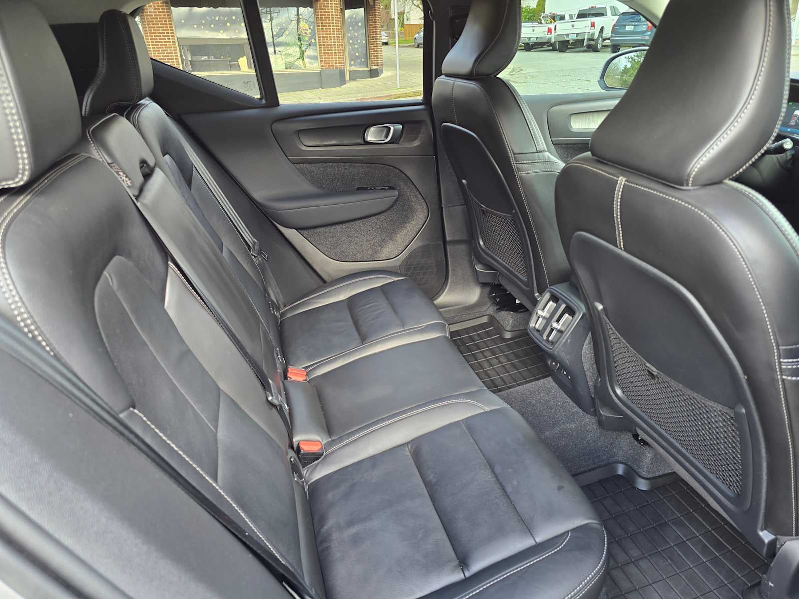 2023 Volvo XC40 Plus Bright Theme