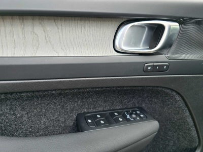 2023 Volvo XC40 Plus Bright Theme