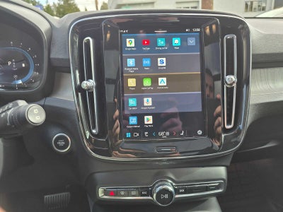 2023 Volvo XC40 Plus Bright Theme