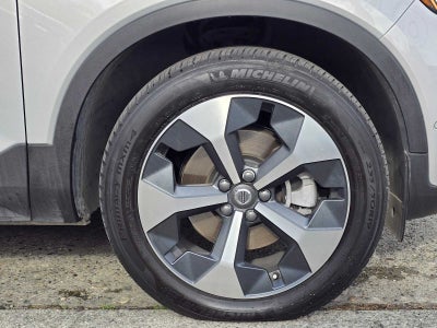 2023 Volvo XC40 Plus Bright Theme