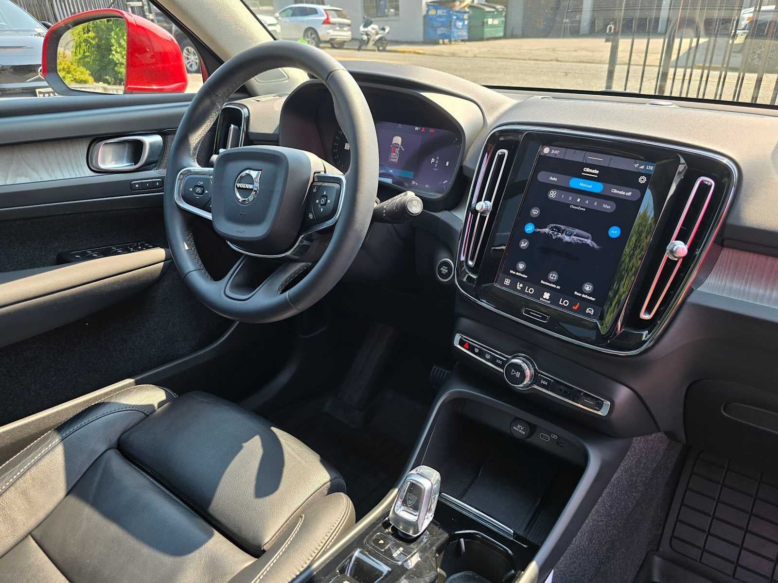 2023 Volvo XC40 Plus Bright Theme