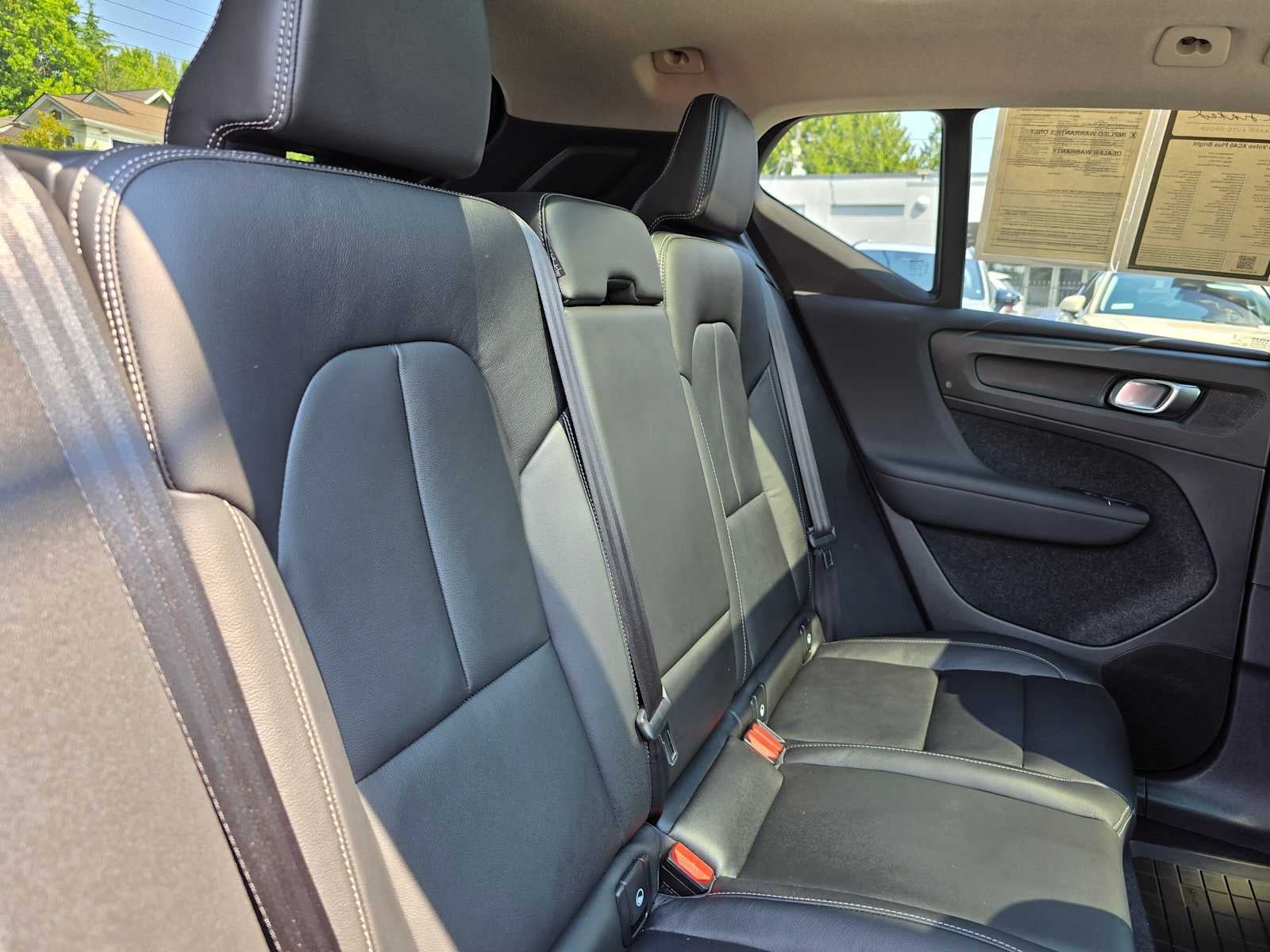 2023 Volvo XC40 Plus Bright Theme