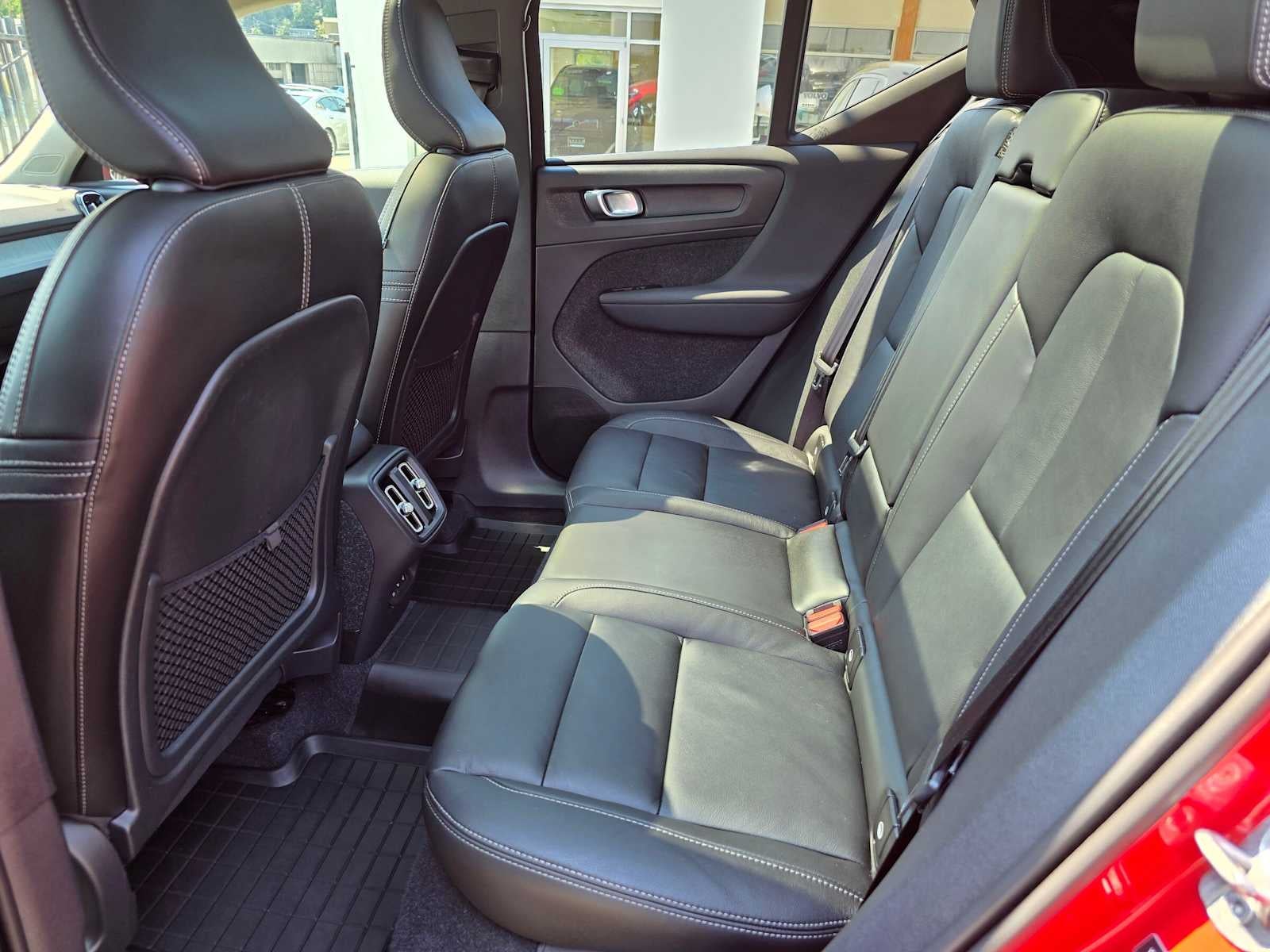 2023 Volvo XC40 Plus Bright Theme