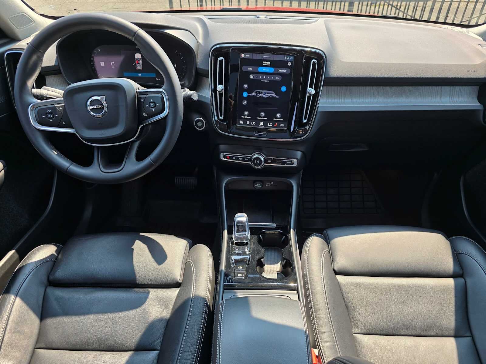 2023 Volvo XC40 Plus Bright Theme