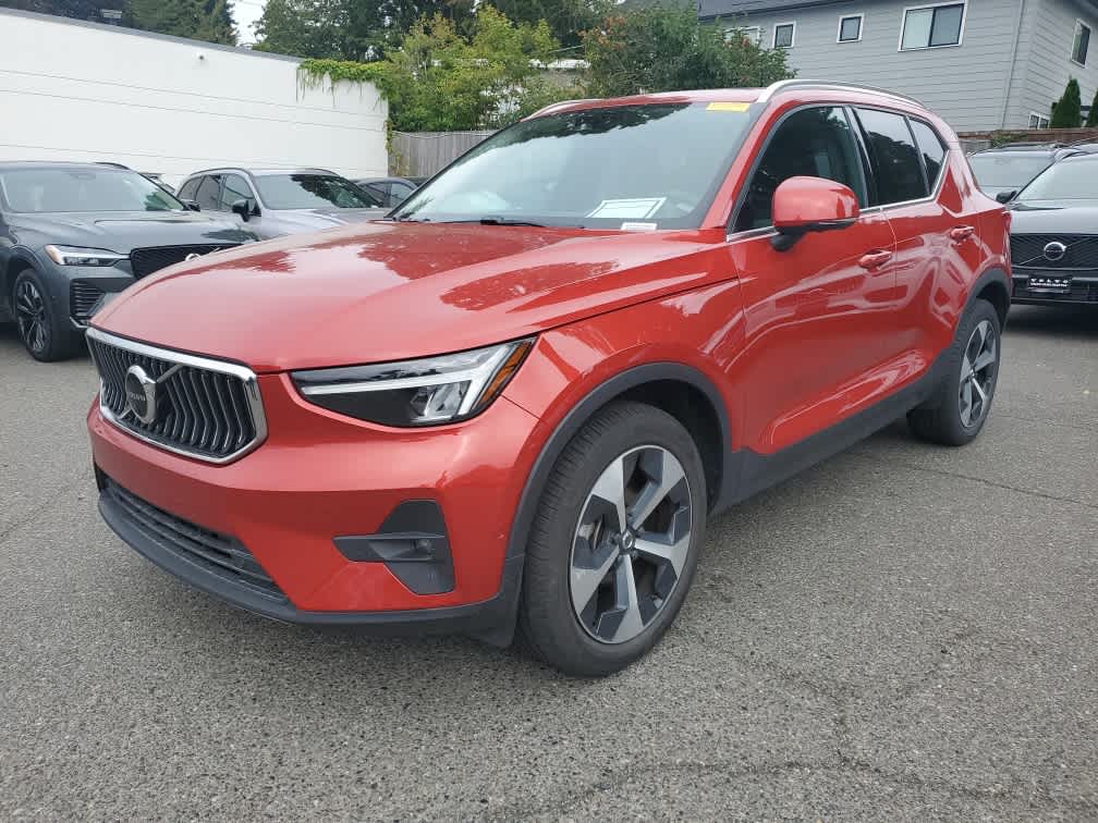 2023 Volvo XC40 Plus Bright Theme