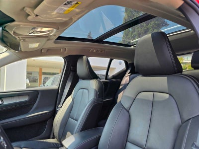 2023 Volvo XC40 Plus Bright Theme