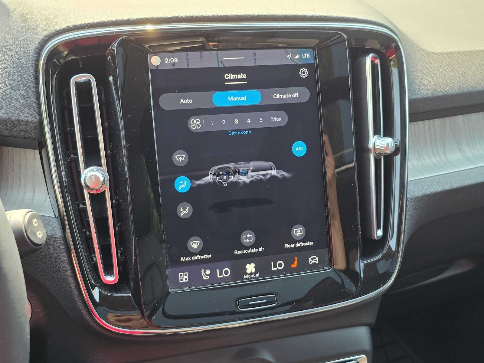2023 Volvo XC40 Plus Bright Theme