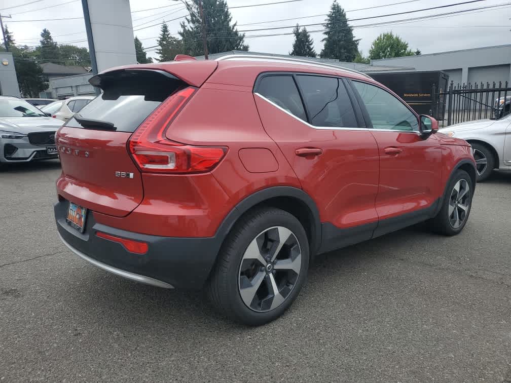 2023 Volvo XC40 Plus Bright Theme